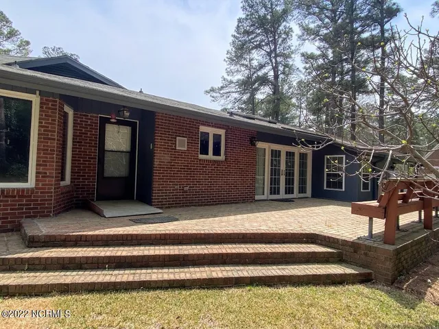 $325,000 | 407 Bundy Lane, Laurinburg, NC 28352