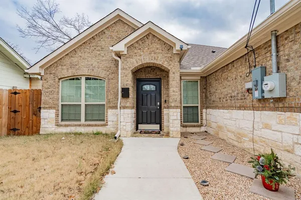 $2,900 | 4006 Metropolitan Avenue, Dallas, TX 75210