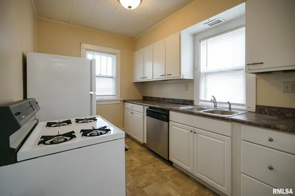 $99,900 | 511 West Loucks Avenue, Peoria, IL 61604