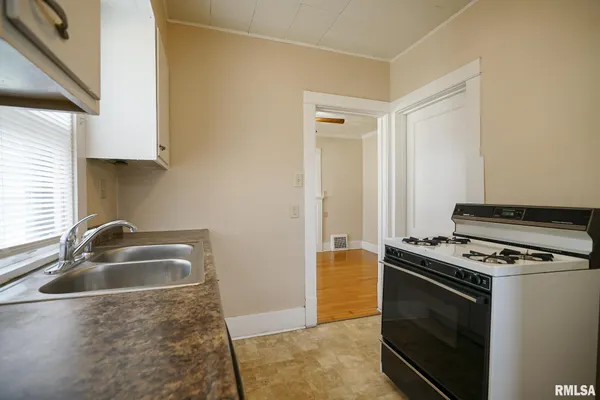 $99,900 | 511 West Loucks Avenue, Peoria, IL 61604
