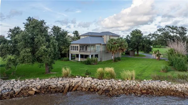 $695,000 | 3631 Manning Road, Lake Charles, LA 70605
