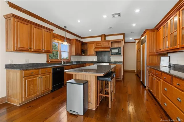 $695,000 | 3631 Manning Road, Lake Charles, LA 70605