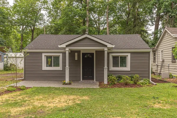 $269,900 | 5050 Grover Drive, Brighton, MI 48116