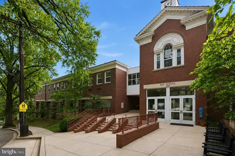 $1,195,000 | 5043 Dana Place Northwest, Washington, DC 20016