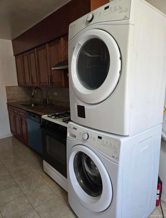132-20 60th Avenue Queens, NY 11355 - Photo 5 of 8 a utility room with dryer and washer
