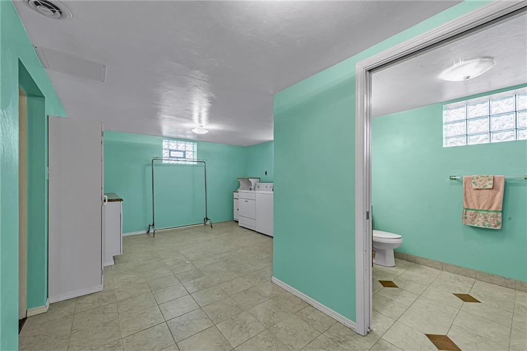 4931 North Rt, Unit 982 Latrobe, PA 15650 - Photo 16 of 22 a bathroom with a toilet and a sink