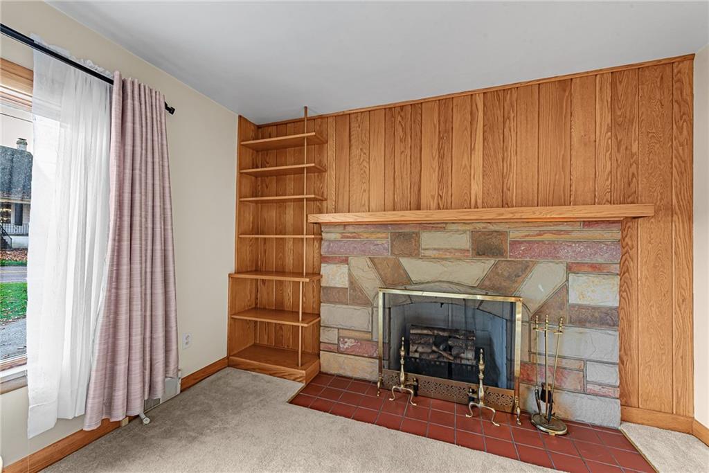 4931 North Rt, Unit 982 Latrobe, PA 15650 - Photo 2 of 22 a living room with a fireplace