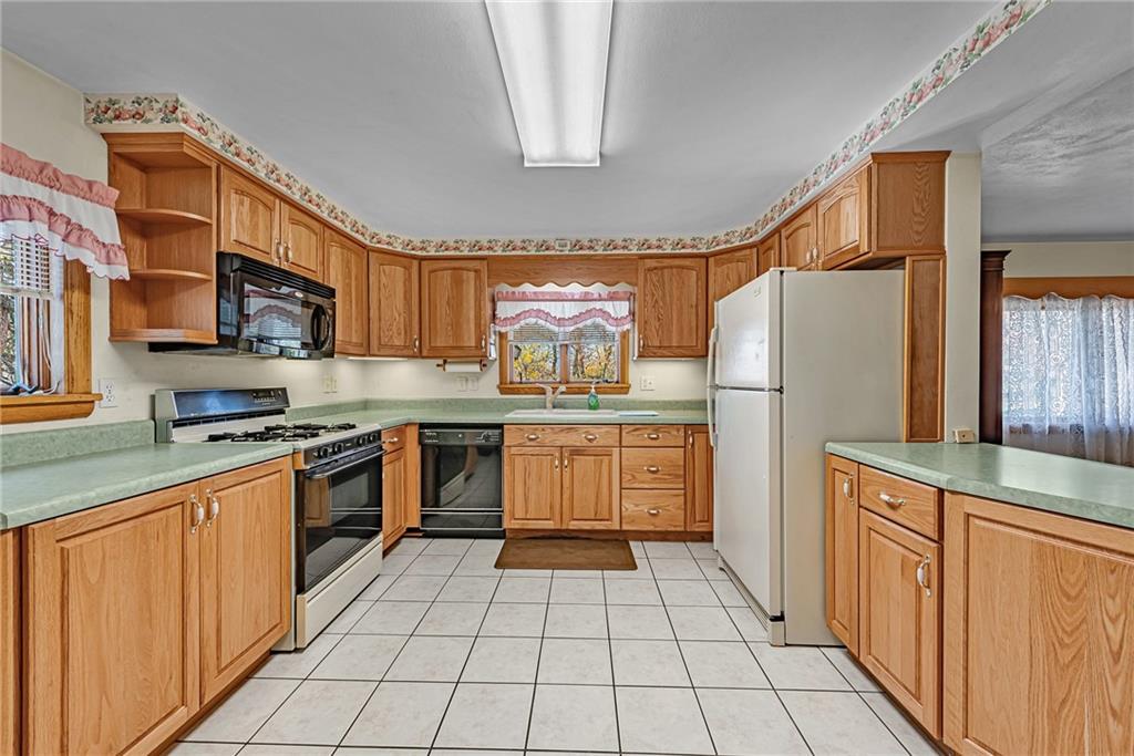 4931 North Rt, Unit 982 Latrobe, PA 15650 - Photo 9 of 22 a kitchen with stainless steel appliances granite countertop a refrigerator and a stove top oven