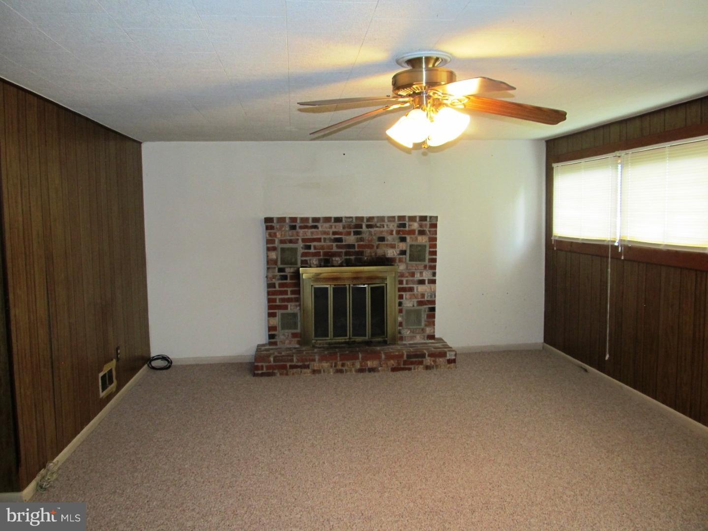 25 Cameo Road Claymont, DE 19703 - Photo 8 of 21 Family Room