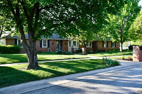 $400,000 | 4246 Southwest Colly Creek Court, Topeka, KS 66610
