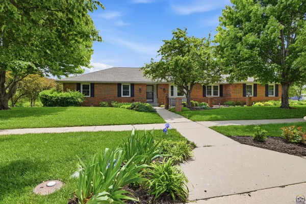 $400,000 | 4246 Southwest Colly Creek Court, Topeka, KS 66610