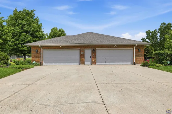 $400,000 | 4246 Southwest Colly Creek Court, Topeka, KS 66610