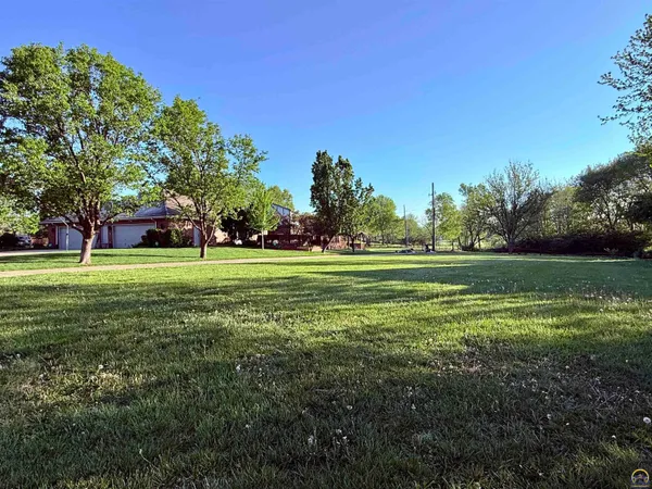 $400,000 | 4246 Southwest Colly Creek Court, Topeka, KS 66610