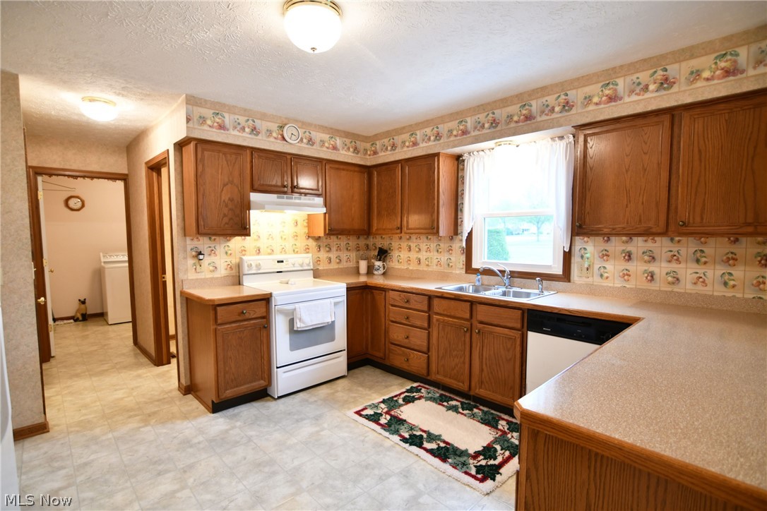 2703 Canton Road Uniontown, OH 44685 - Photo 16 of 34 Another view of Kitchen with lots of cupboard & counter space!
