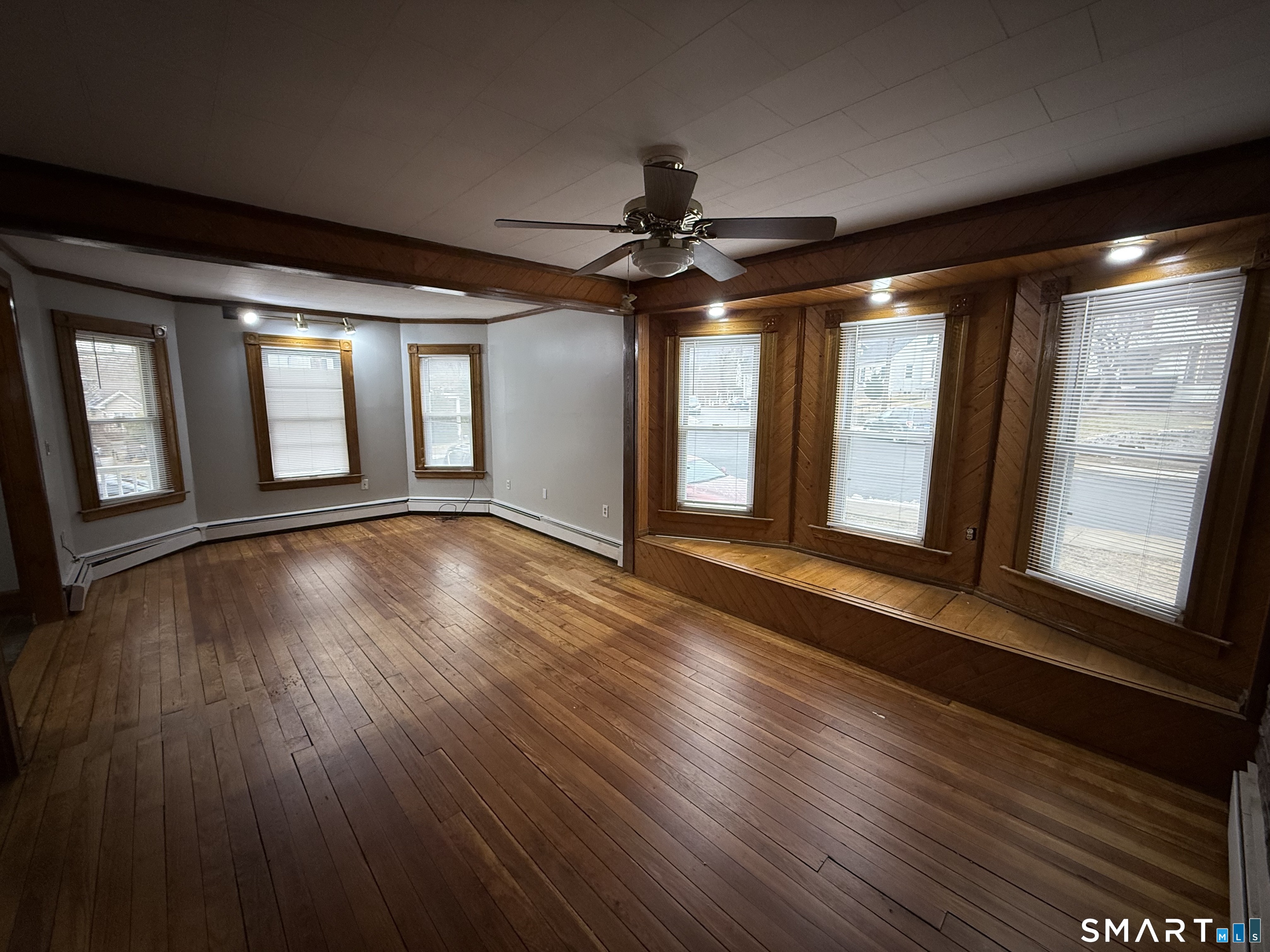 113 Trowbridge Place Naugatuck, CT 06770 - Photo 4 of 19