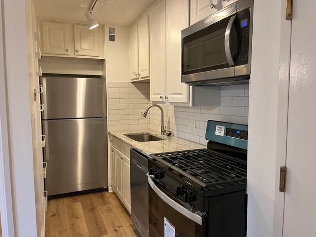 $1,350 | 1750 North Marywood Avenue, Unit 109, Aurora, IL 60505