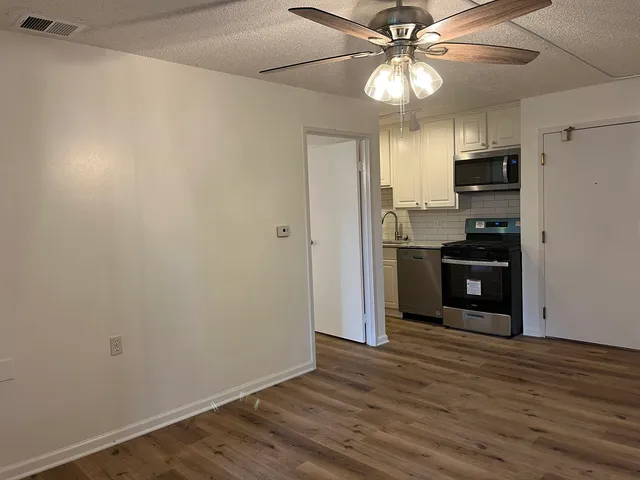 $1,350 | 1750 North Marywood Avenue, Unit 109, Aurora, IL 60505