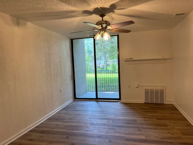 $1,350 | 1750 North Marywood Avenue, Unit 109, Aurora, IL 60505