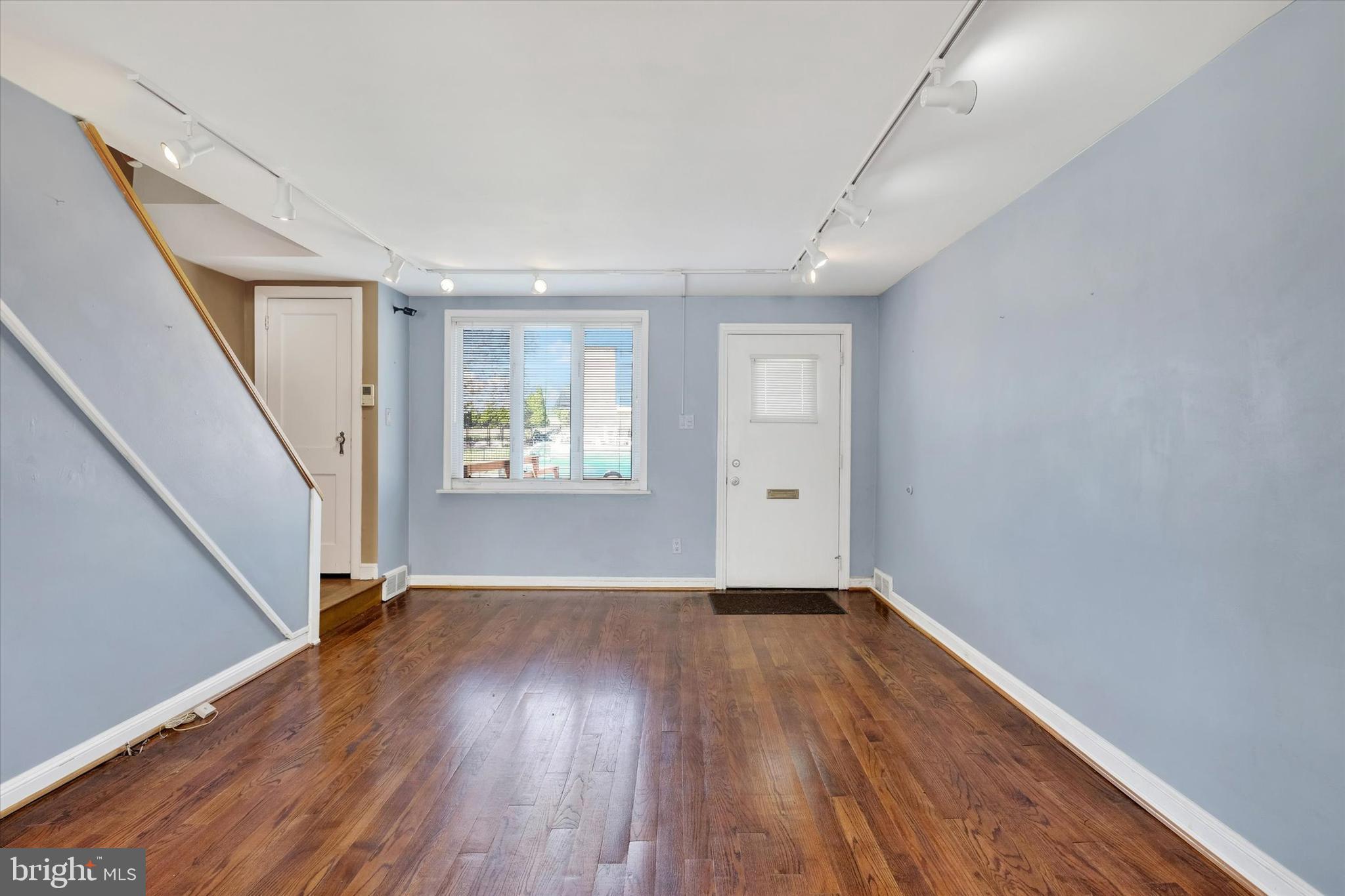 7508 Brockton Road Philadelphia, PA 19151 - Photo 3 of 28 Living Room