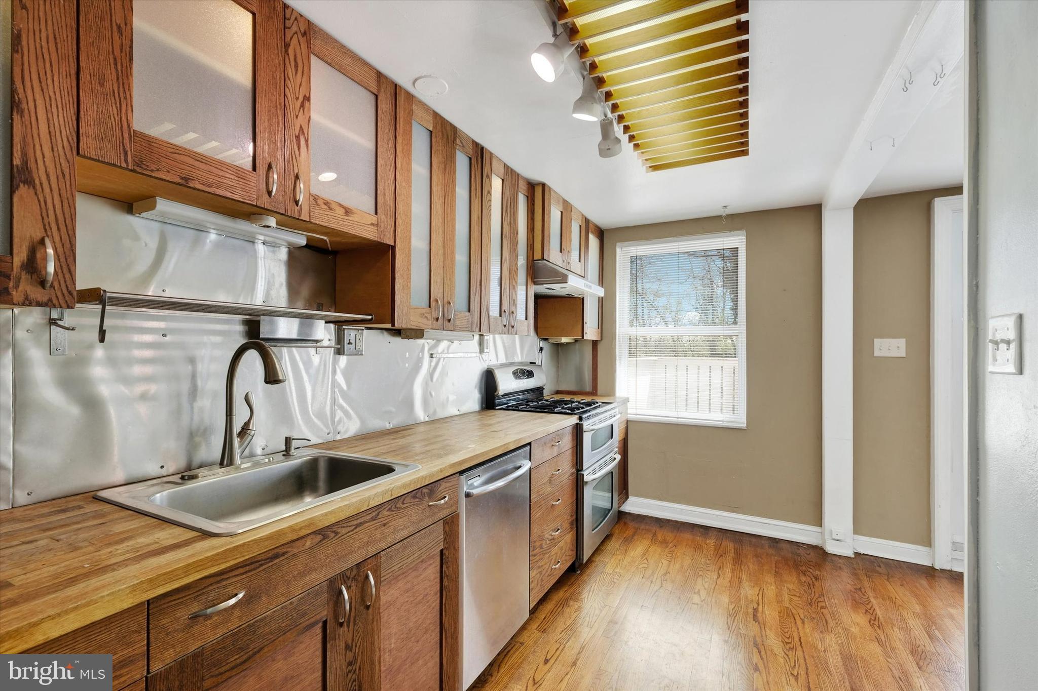 7508 Brockton Road Philadelphia, PA 19151 - Photo 6 of 28 Kitchen