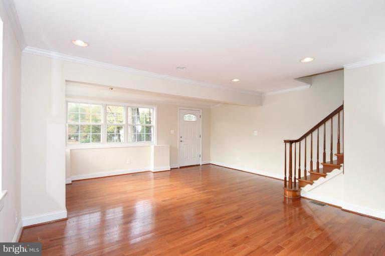 8804 Dangerfield Road Clinton, MD 20735 - Photo 5 of 14 Living Room