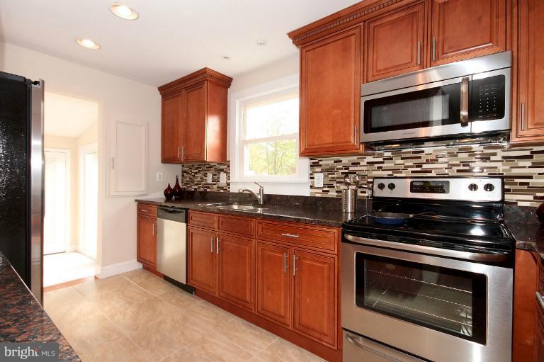 8804 Dangerfield Road Clinton, MD 20735 - Photo 8 of 14 Kitchen