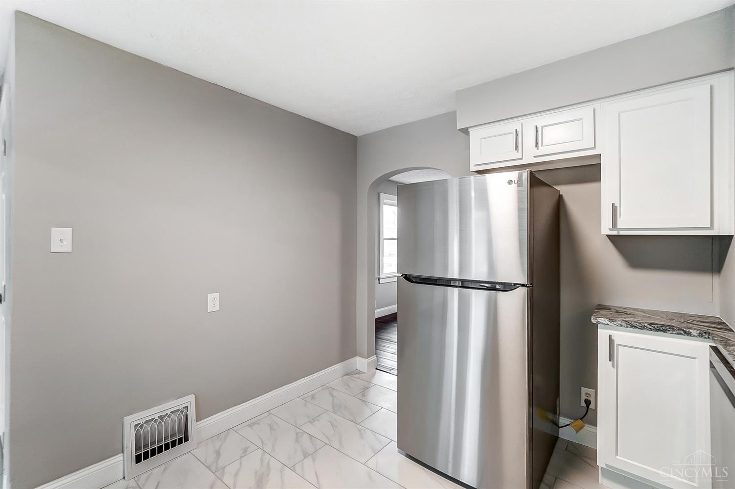 409 Burton Road Middletown, OH 45044 - Photo 13 of 26 Gallery Image 13
