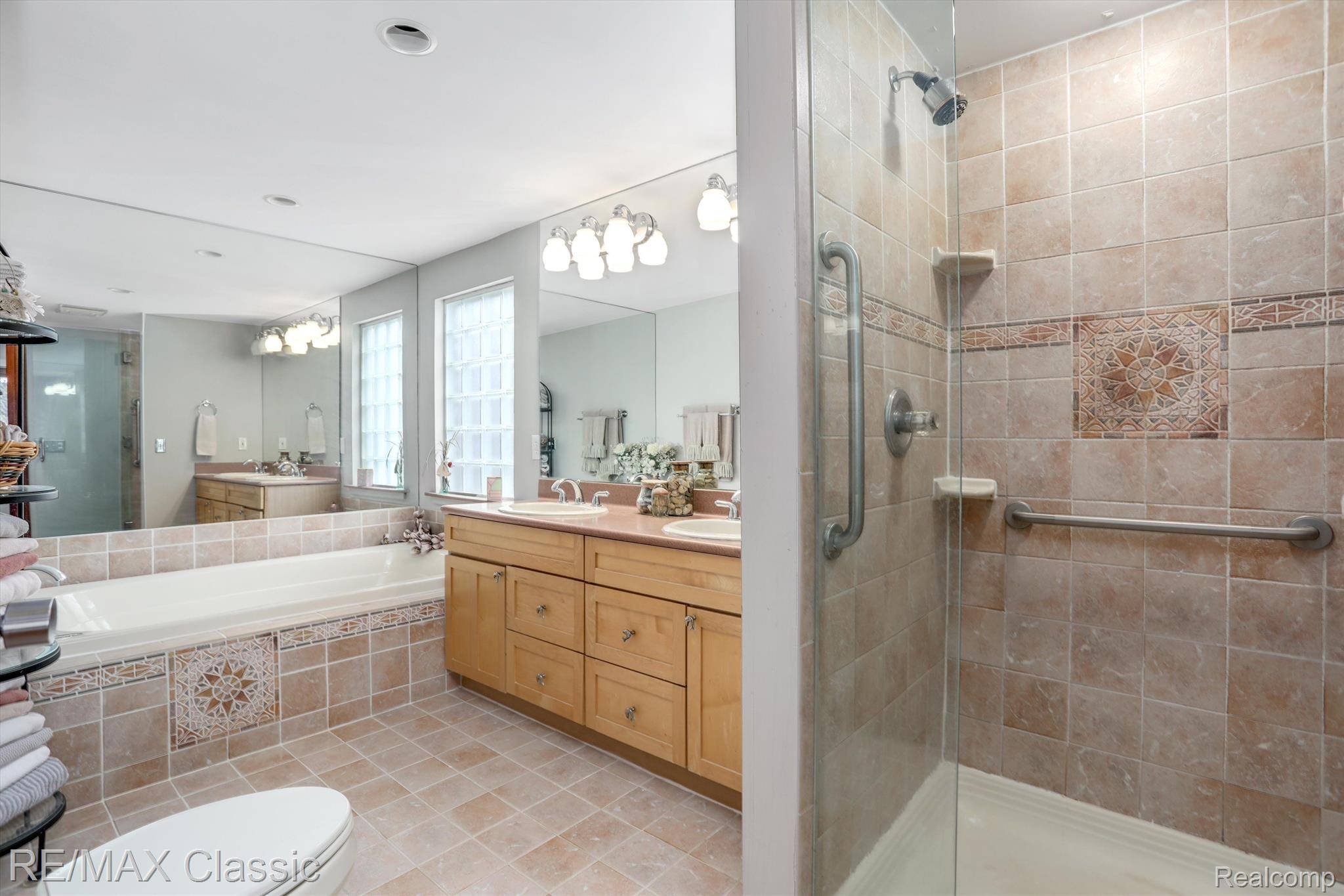 6270 Commerce Road West Bloomfield, MI 48324 - Photo 15 of 43 Primary Bath
