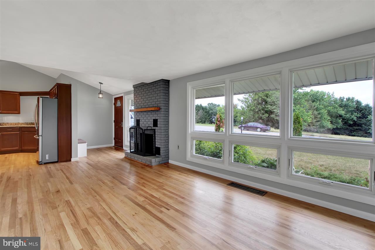 490 Short Road Thomasville, PA 17364 - Photo 3 of 27 Gallery Image 3