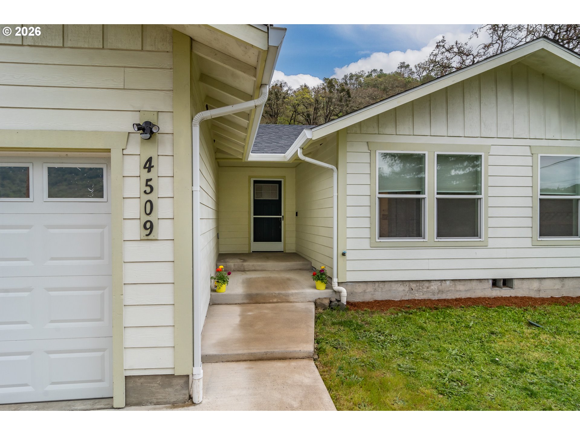 4509 Northeast Ridenour Street Winchester, OR 97495 - Photo 3 of 41