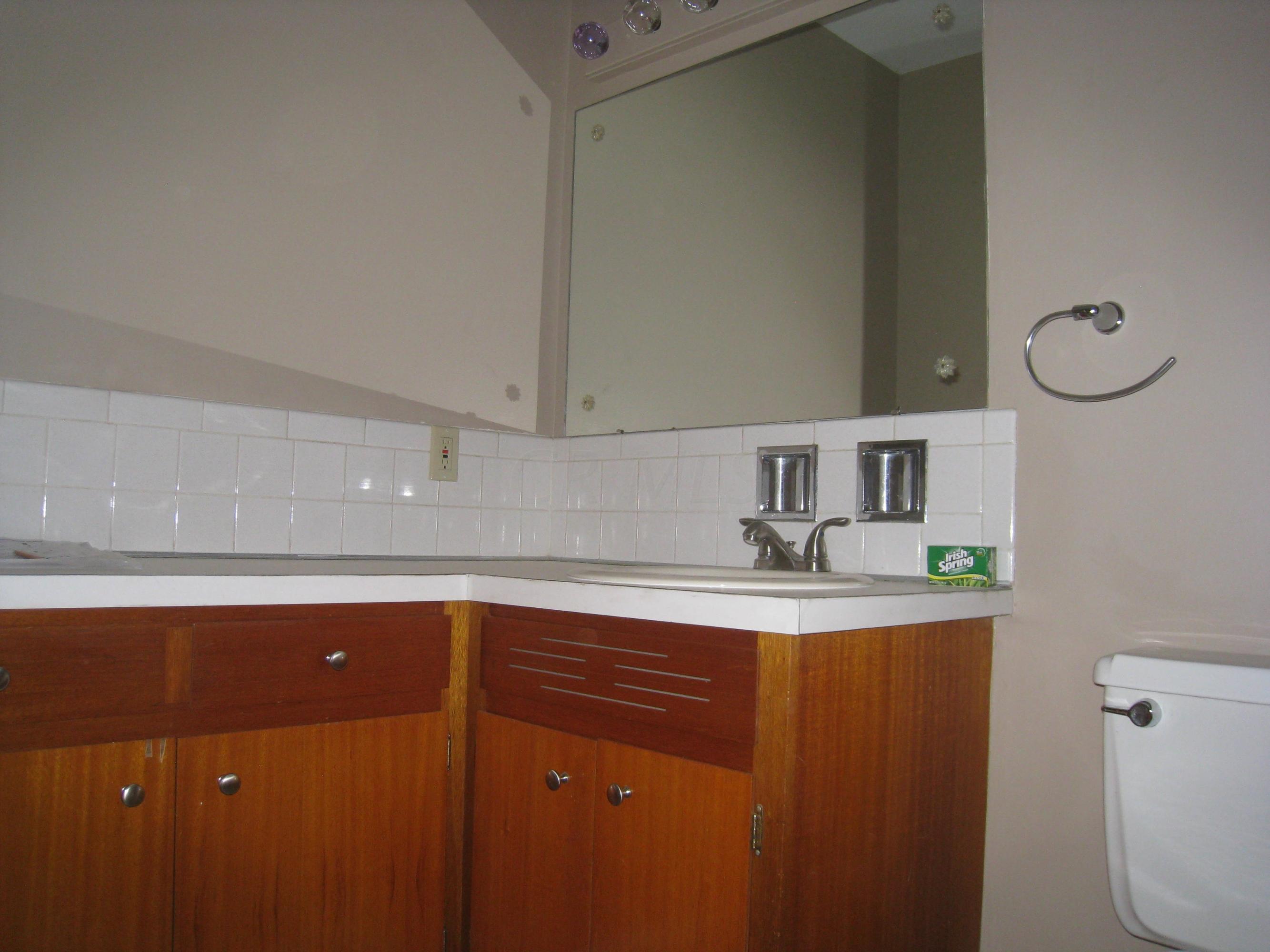 1044 Ross Road Columbus, OH 43227 - Photo 13 of 17 Gallery Image 13
