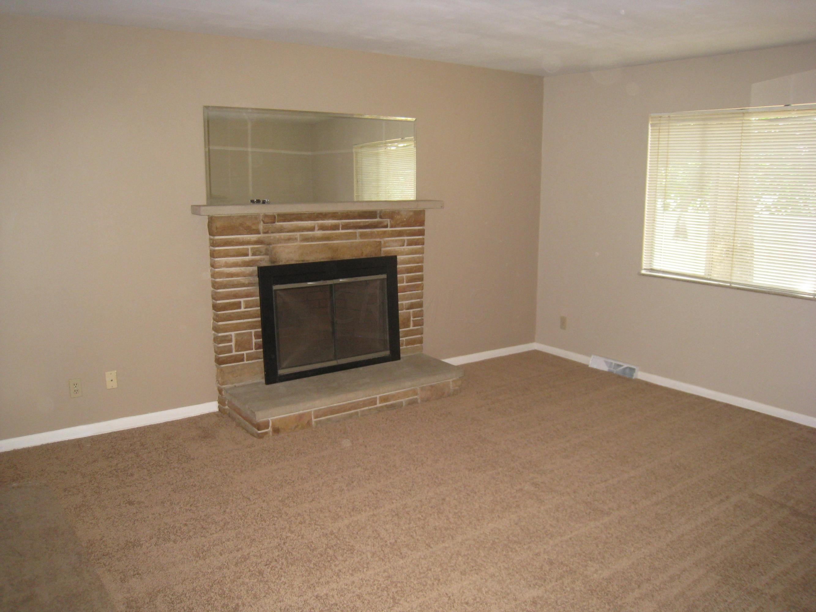 1044 Ross Road Columbus, OH 43227 - Photo 3 of 17 Gallery Image 3