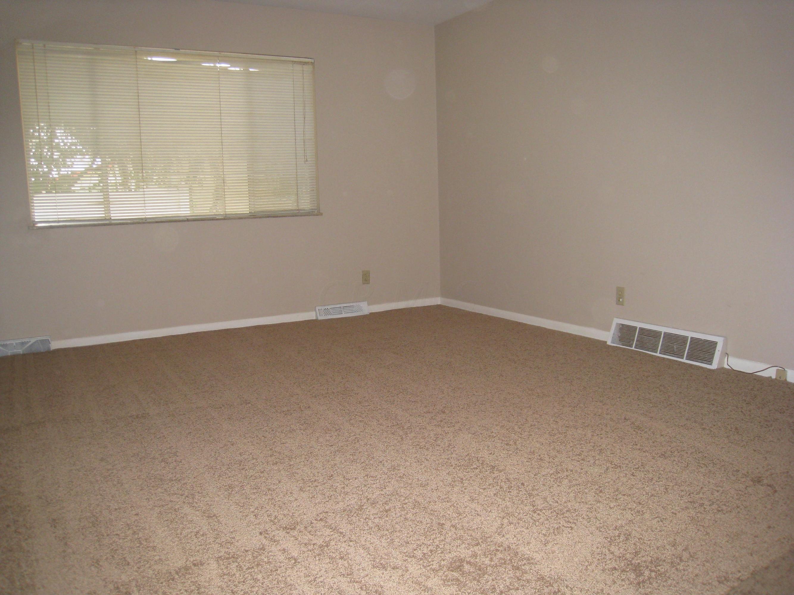 1044 Ross Road Columbus, OH 43227 - Photo 4 of 17 Gallery Image 4