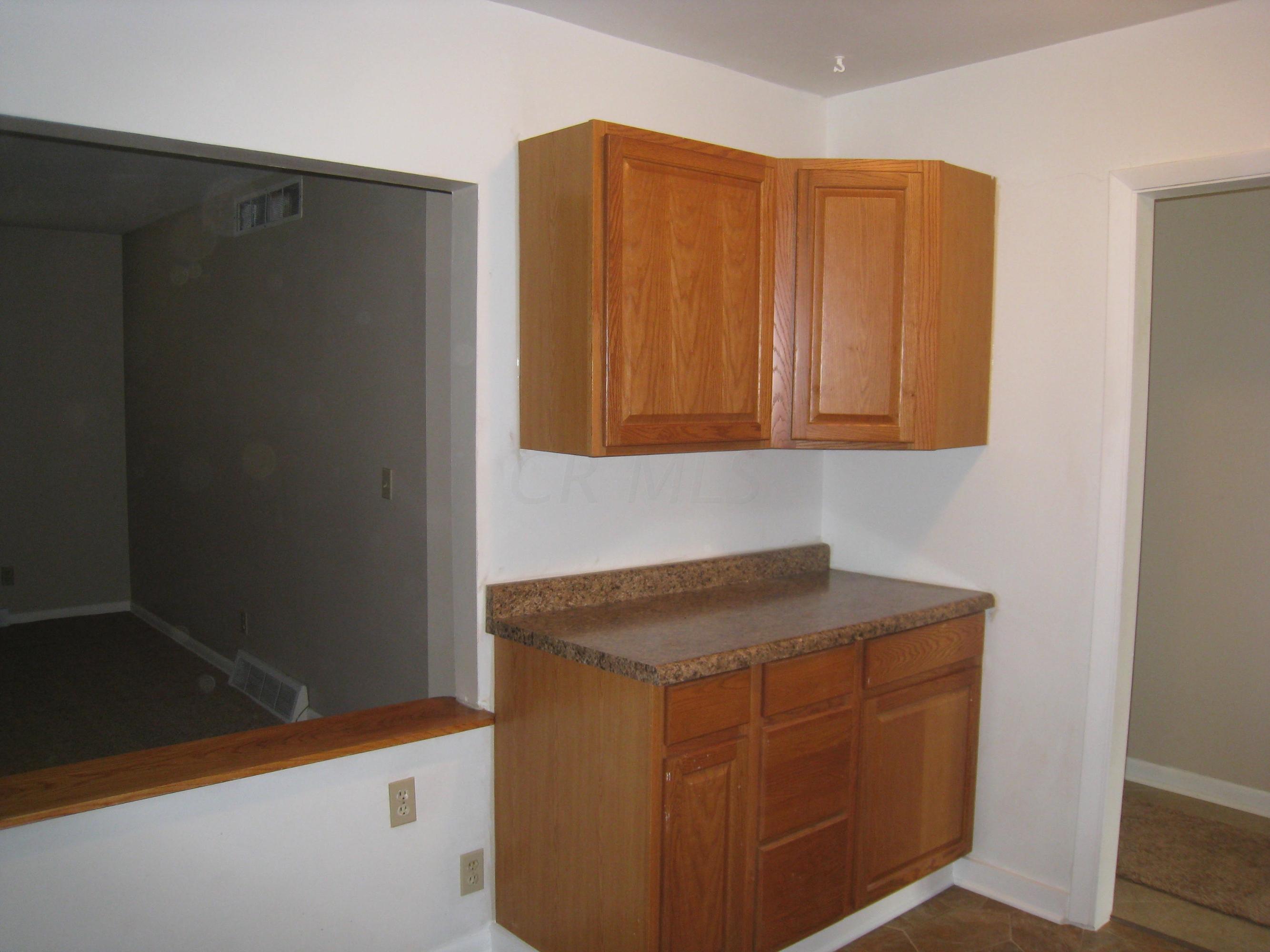 1044 Ross Road Columbus, OH 43227 - Photo 7 of 17 Gallery Image 7