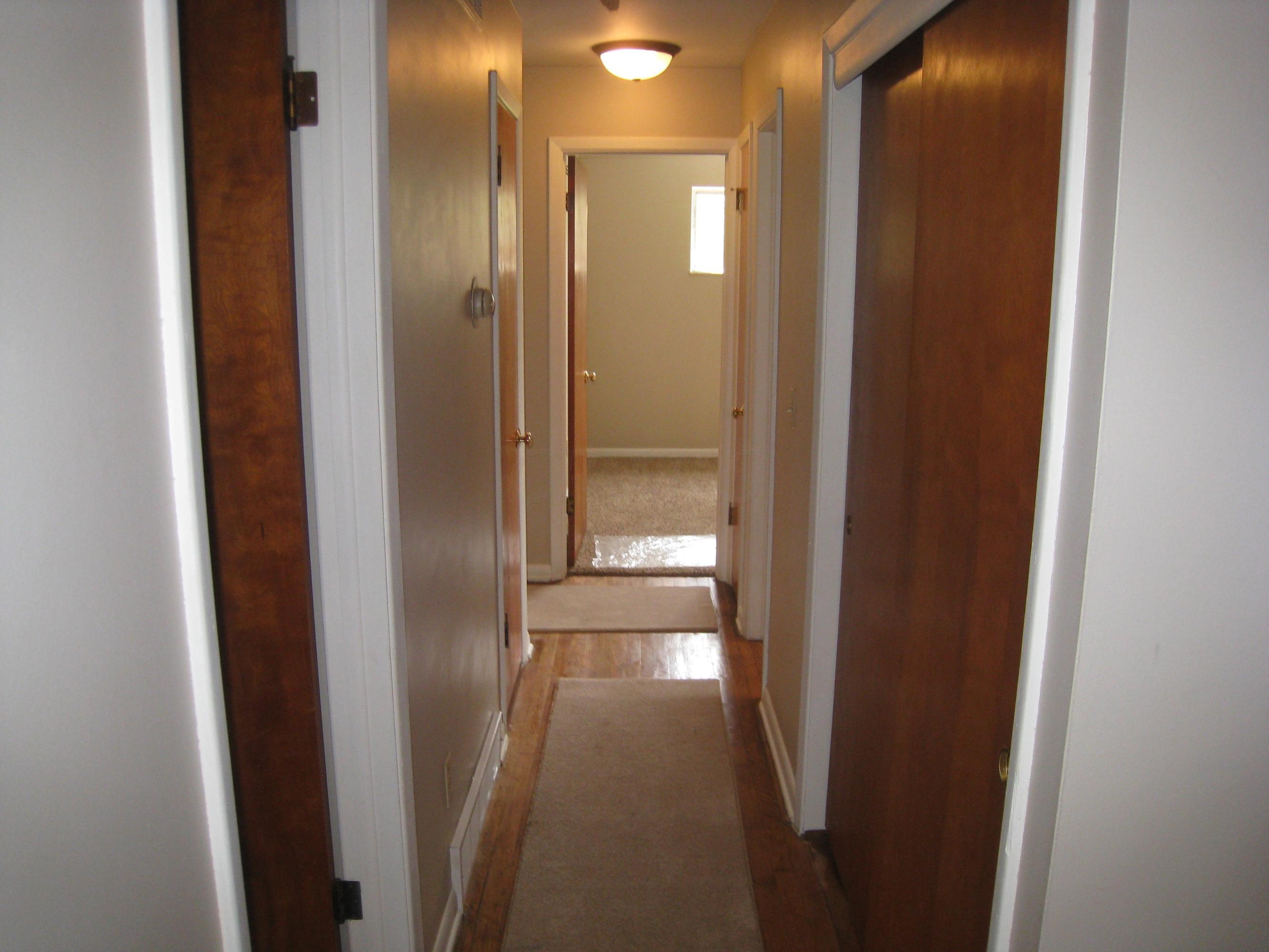 1044 Ross Road Columbus, OH 43227 - Photo 8 of 17 Gallery Image 8