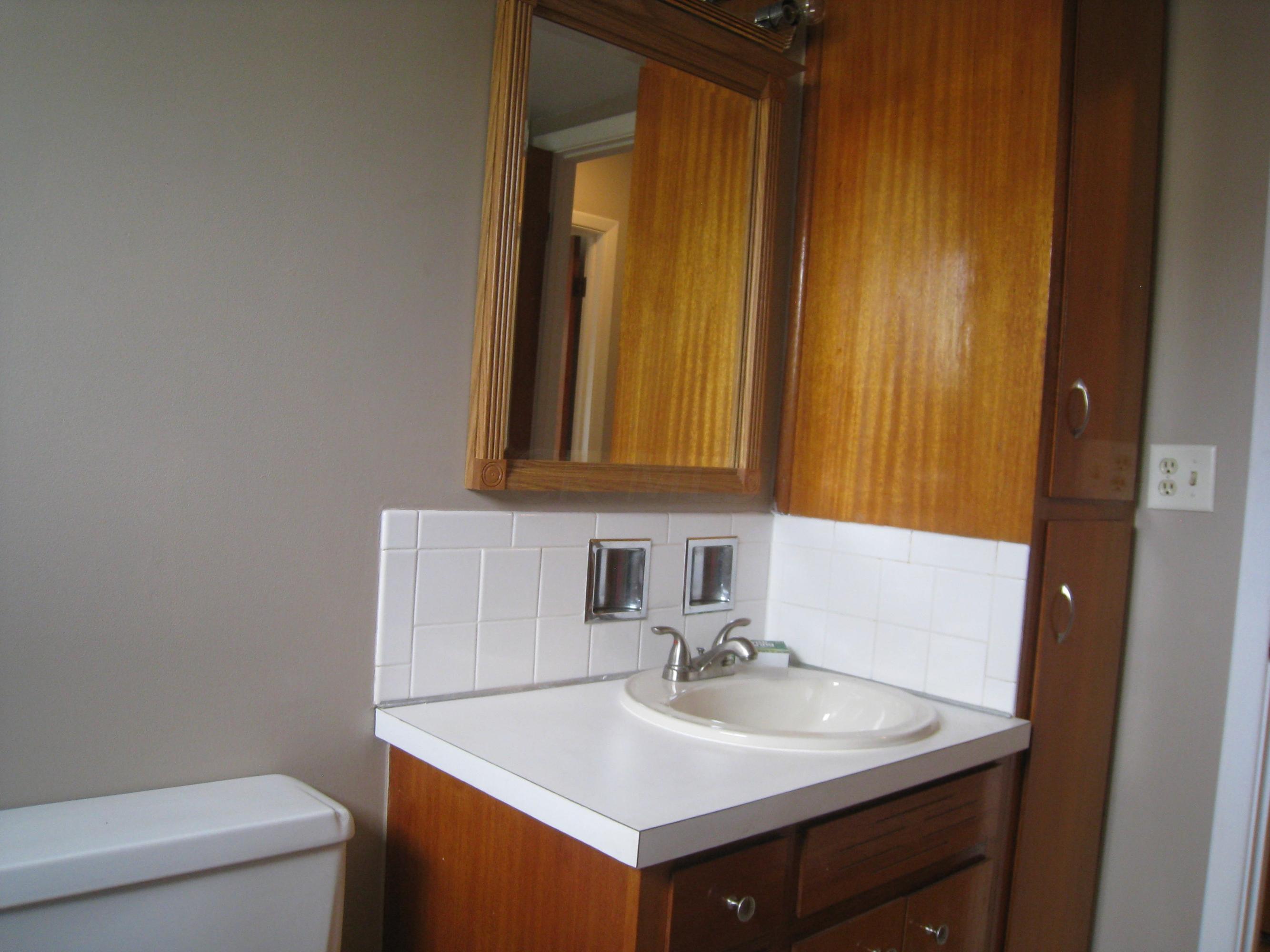 1044 Ross Road Columbus, OH 43227 - Photo 9 of 17 Gallery Image 9