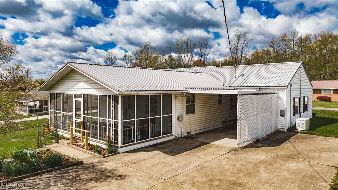 304 Conger Road Washington, WV 26181 - Photo 3 of 29