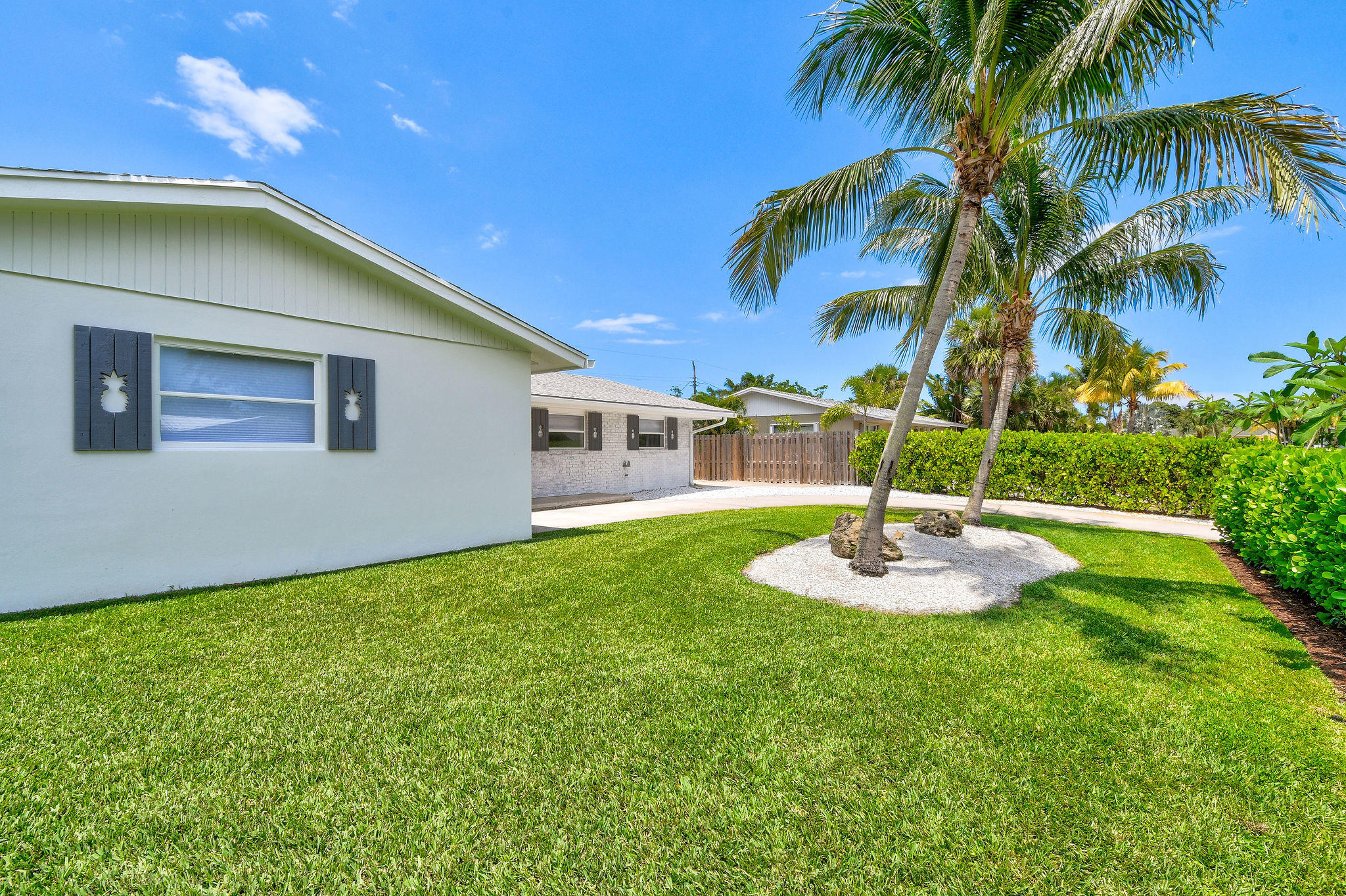 11 Ridgewood Circle Tequesta, FL 33469 - Photo 3 of 33 11RidgewoodCircle_04
