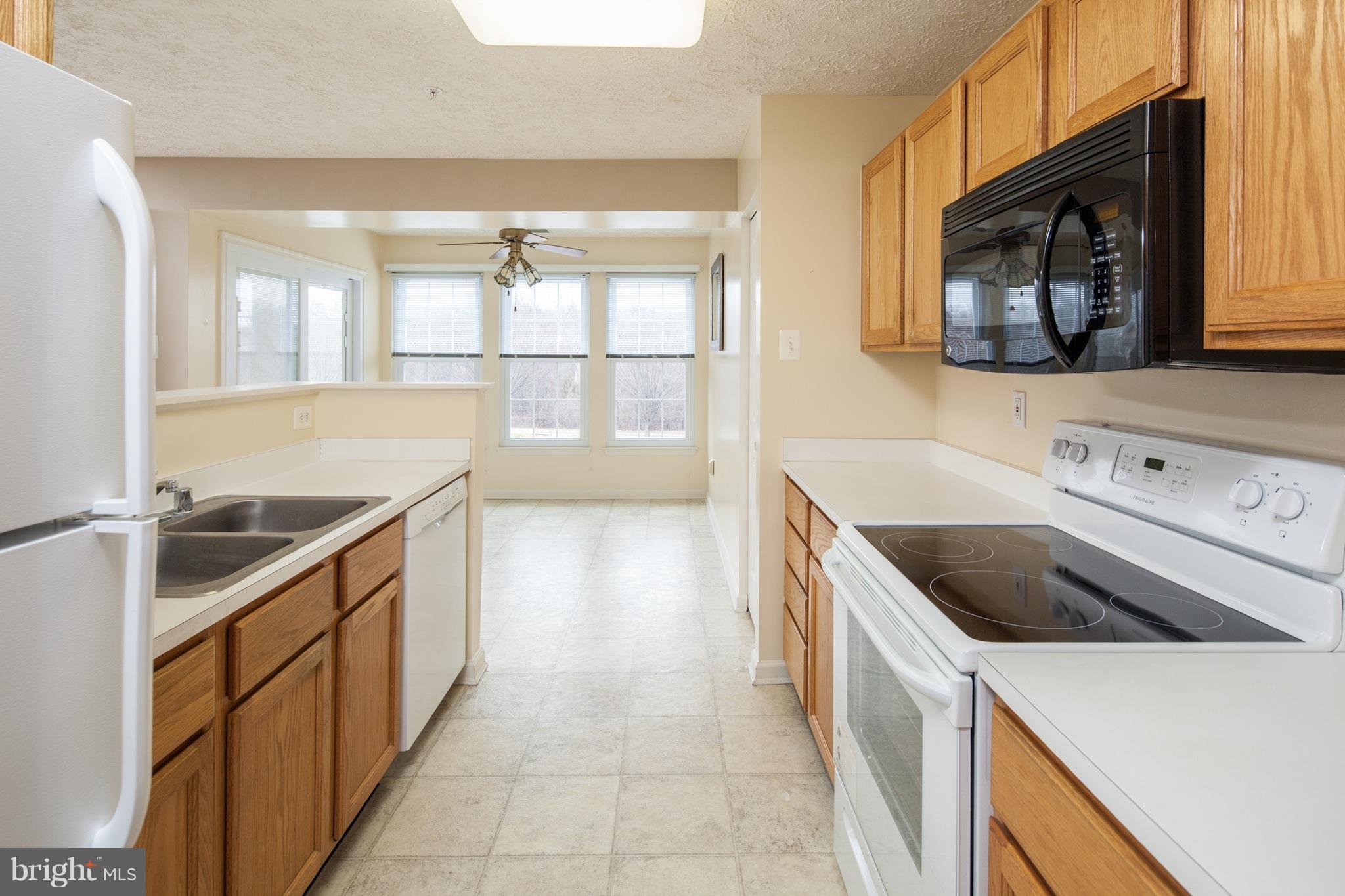 4521 Aspen Mill Road, Unit 4521 Baltimore, MD 21236 - Photo 8 of 18 Living Room