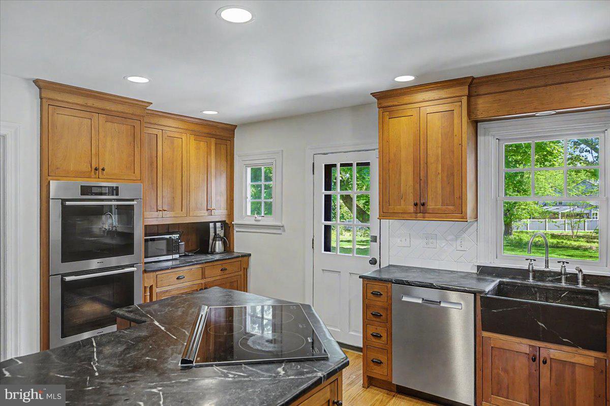 2297 Warwick Road Warrington, PA 18976 - Photo 19 of 64 Soap stone counter tops Miele appliances