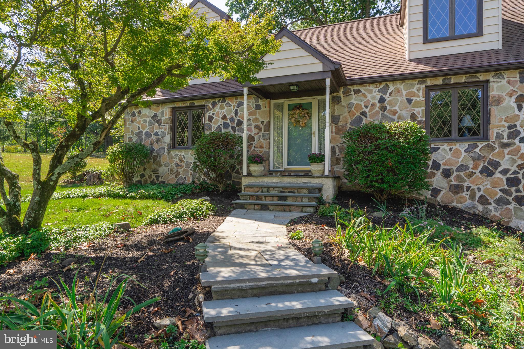 266 Valley View Road Berwyn, PA 19312 - Photo 2 of 49