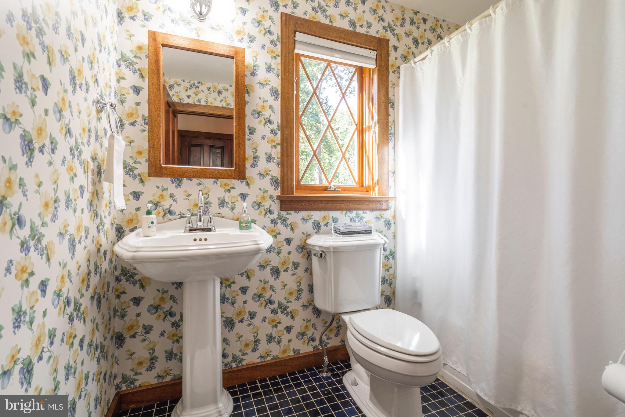 266 Valley View Road Berwyn, PA 19312 - Photo 23 of 49 Full Bath