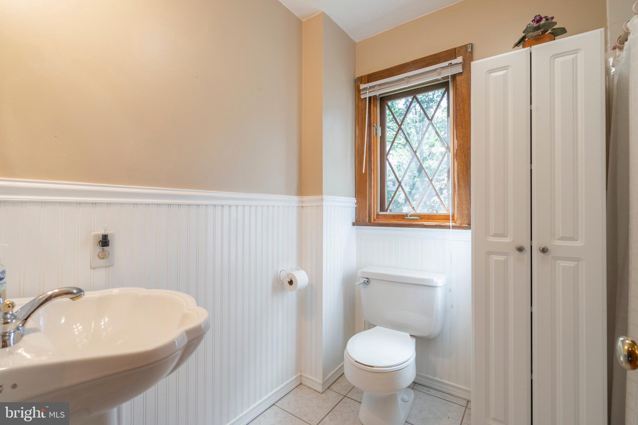 266 Valley View Road Berwyn, PA 19312 - Photo 32 of 49 2nd Floor Hall Bath