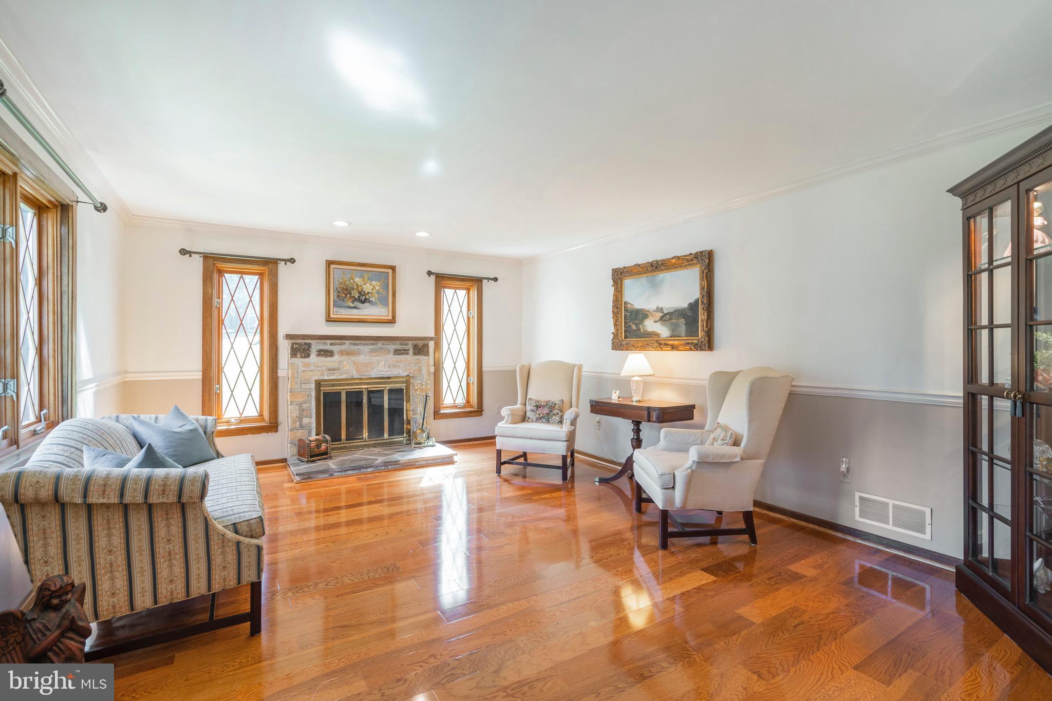 266 Valley View Road Berwyn, PA 19312 - Photo 6 of 49 Living Room