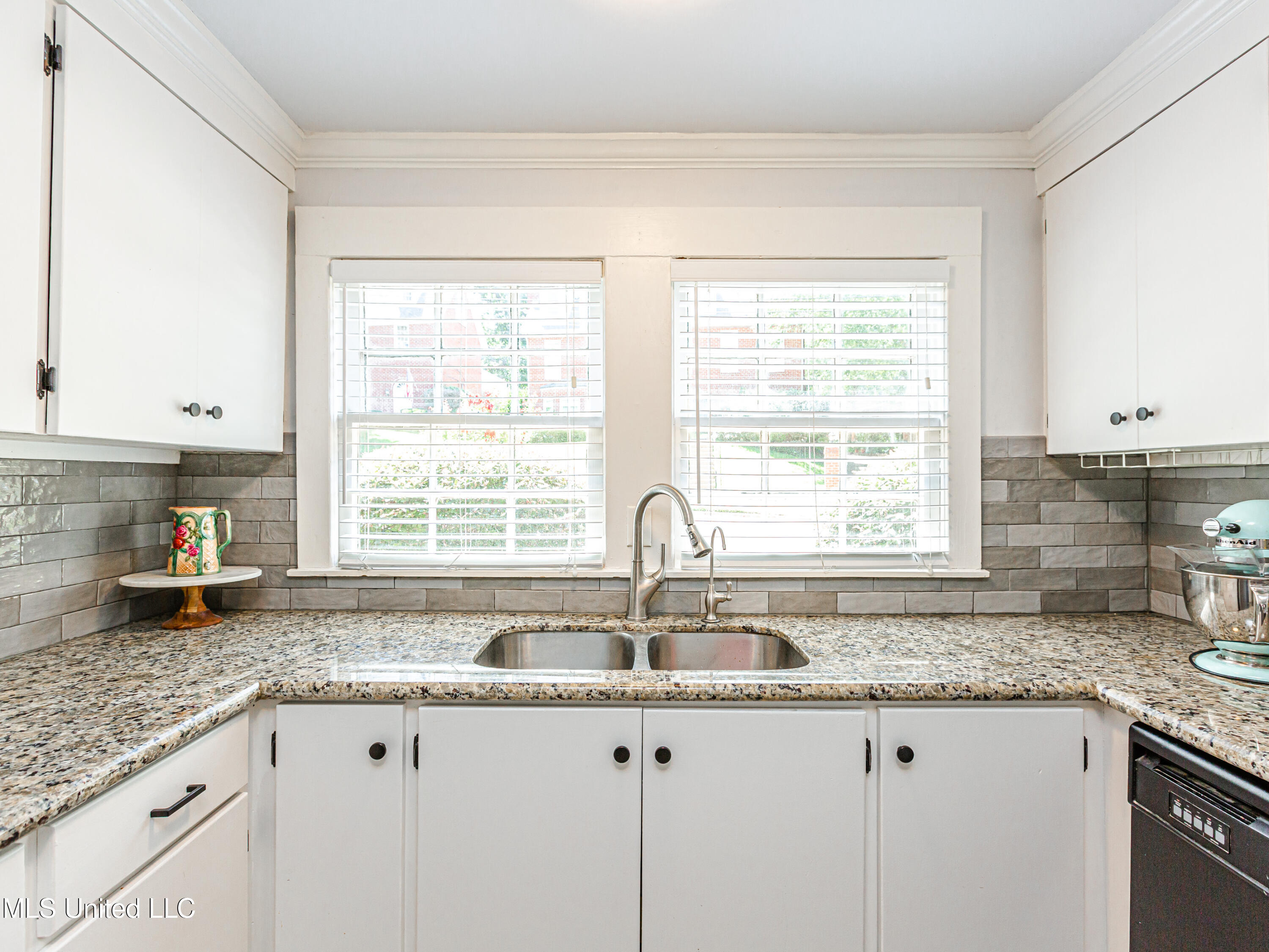 1710 Pine Street Jackson, MS 39202 - Photo 11 of 35 V63A6182