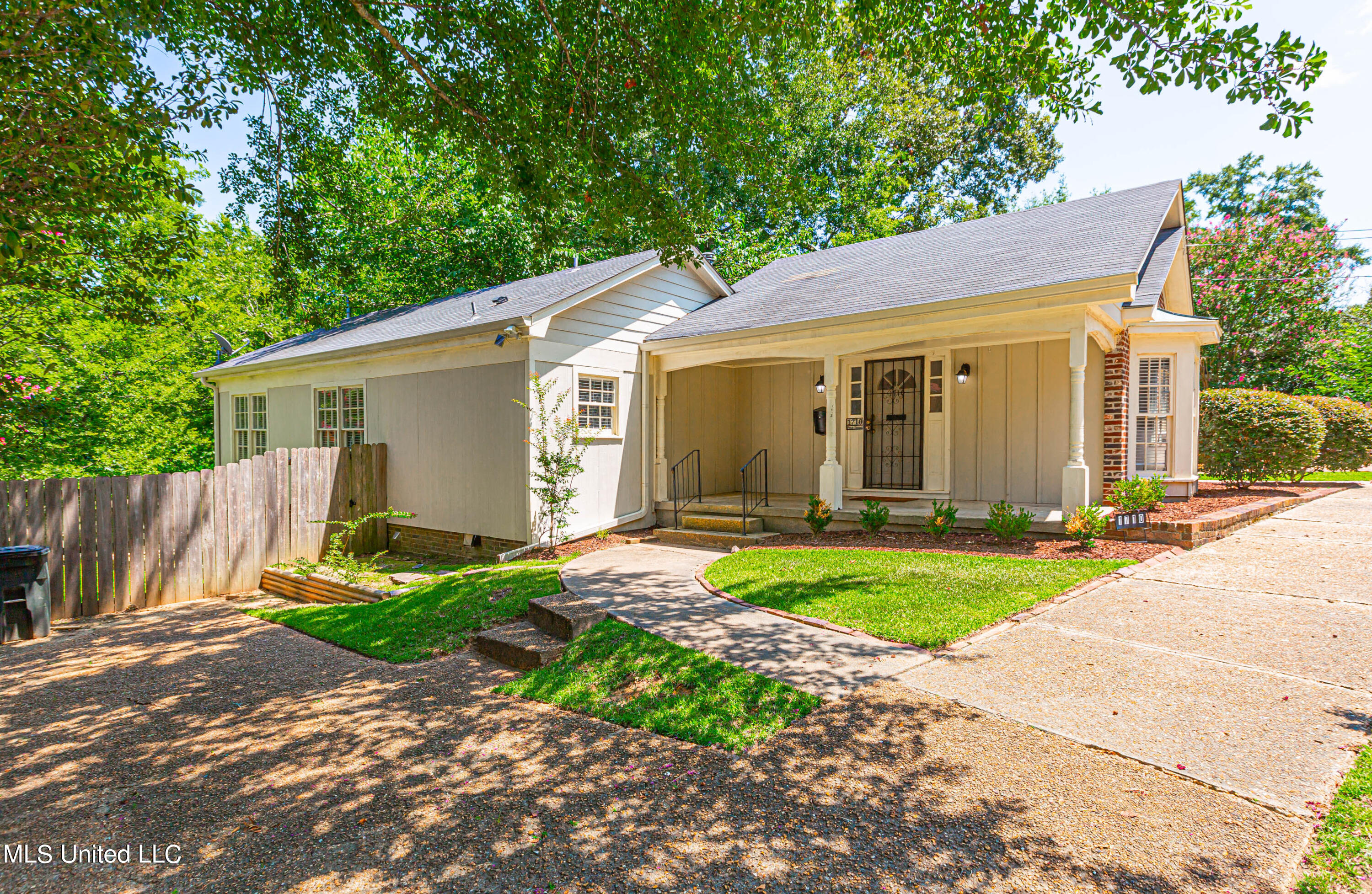 1710 Pine Street Jackson, MS 39202 - Photo 2 of 35 V63A6166