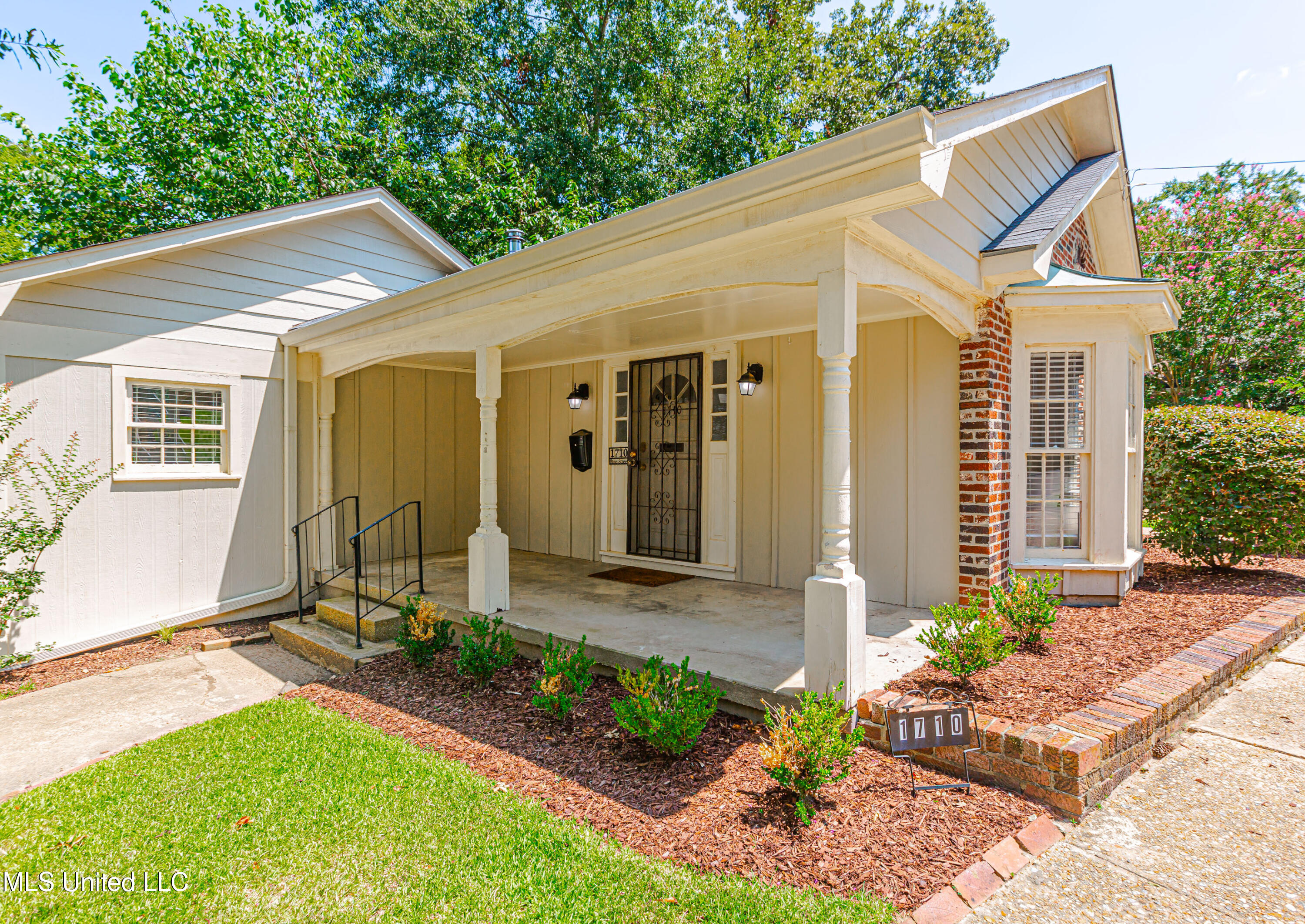 1710 Pine Street Jackson, MS 39202 - Photo 3 of 35 V63A6168