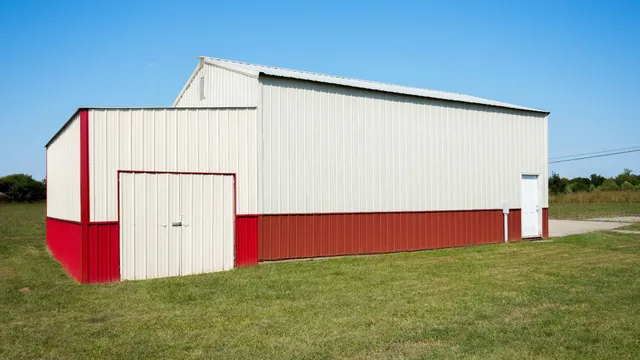 a view of a house with backyard tub and porch
