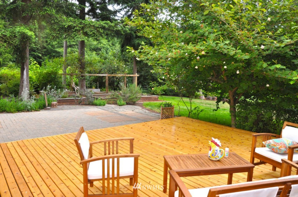 11730 Kallgren Road Northeast Bainbridge Island, WA 98110 - Photo 11 of 15 Gallery Image 11