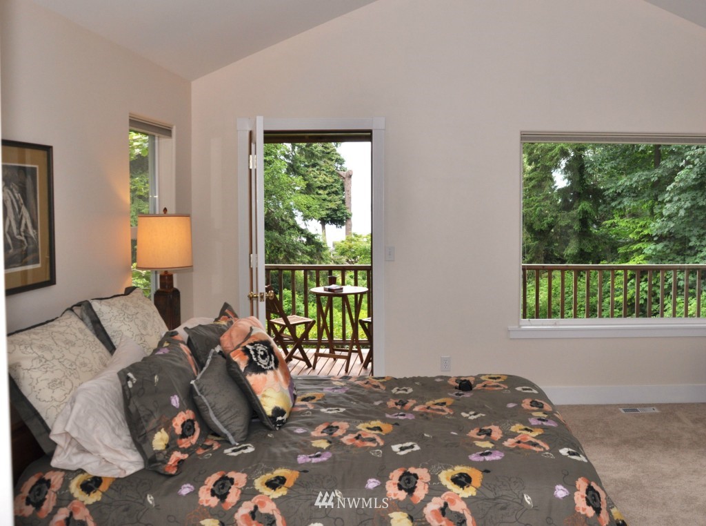11730 Kallgren Road Northeast Bainbridge Island, WA 98110 - Photo 12 of 15 Gallery Image 12